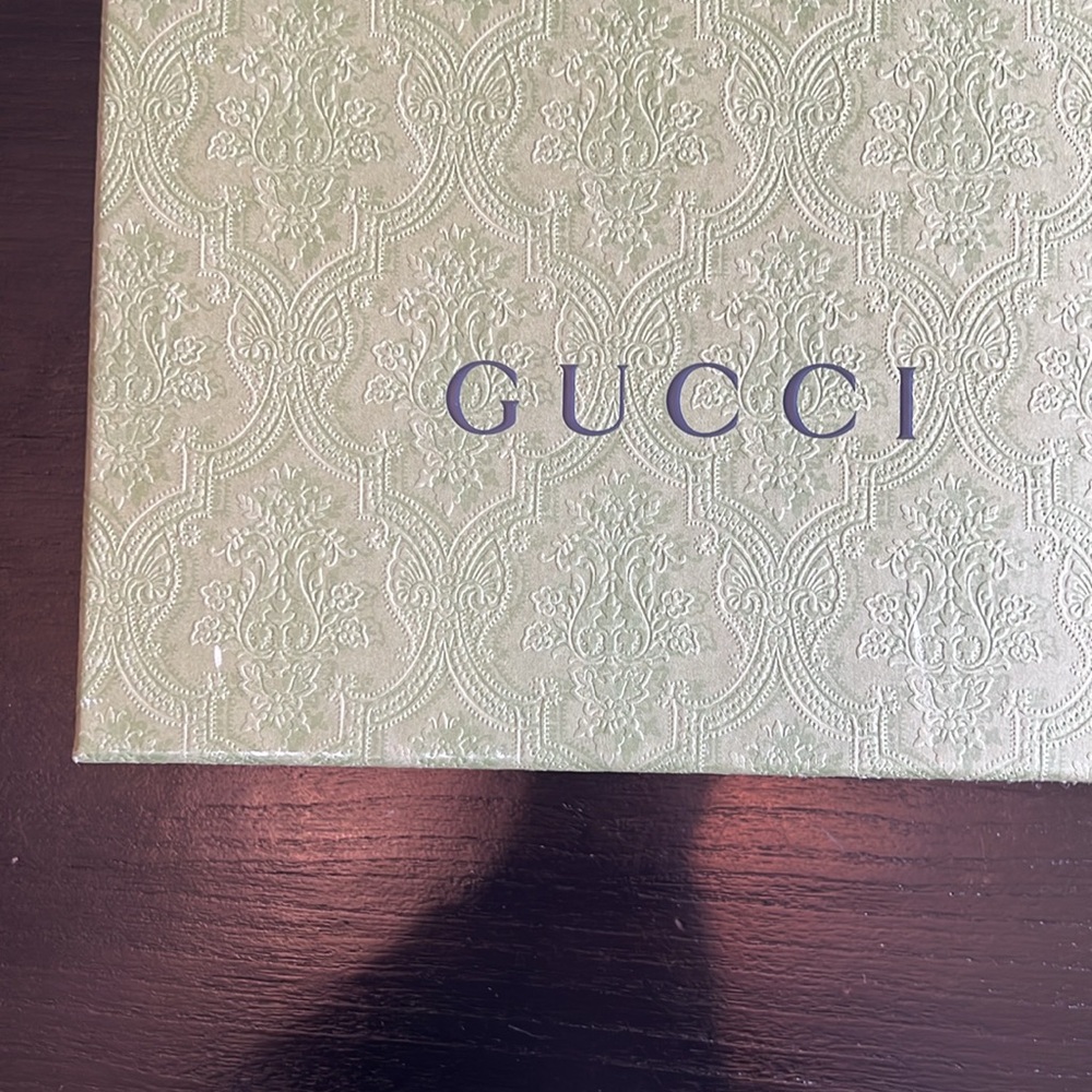 Gucci box. - Picture 2 of 4